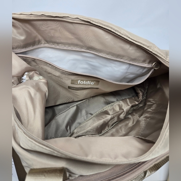 NWT THE FOLDIE THE ORIGINAL BEIGE TRAVEL BAG EXPANDABLE TOTE PACKABLE CARRY ON - Picture 16 of 16